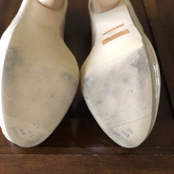 Women’s size 10 Journee Collection tan stilettos - Picture 14 of 16